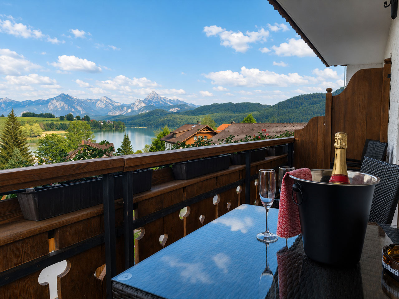 Balkon mit Seeblick von Zimmer Nr2 Ferienwohnung im Hotel Steigmühle am Weissensee