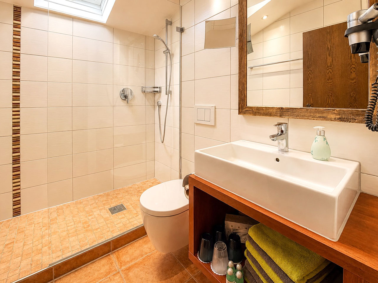 Tageslichtbad Zimmer Nr25 im Hotel am Weissensee im Allgäu