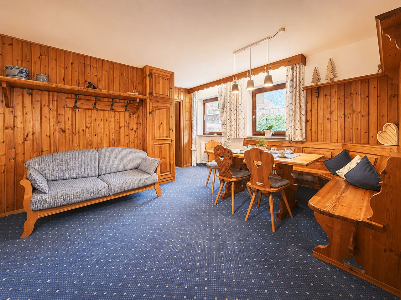 Wohnbereich Ferienwohnung Bergstüberl am Weissensee bei Füssen