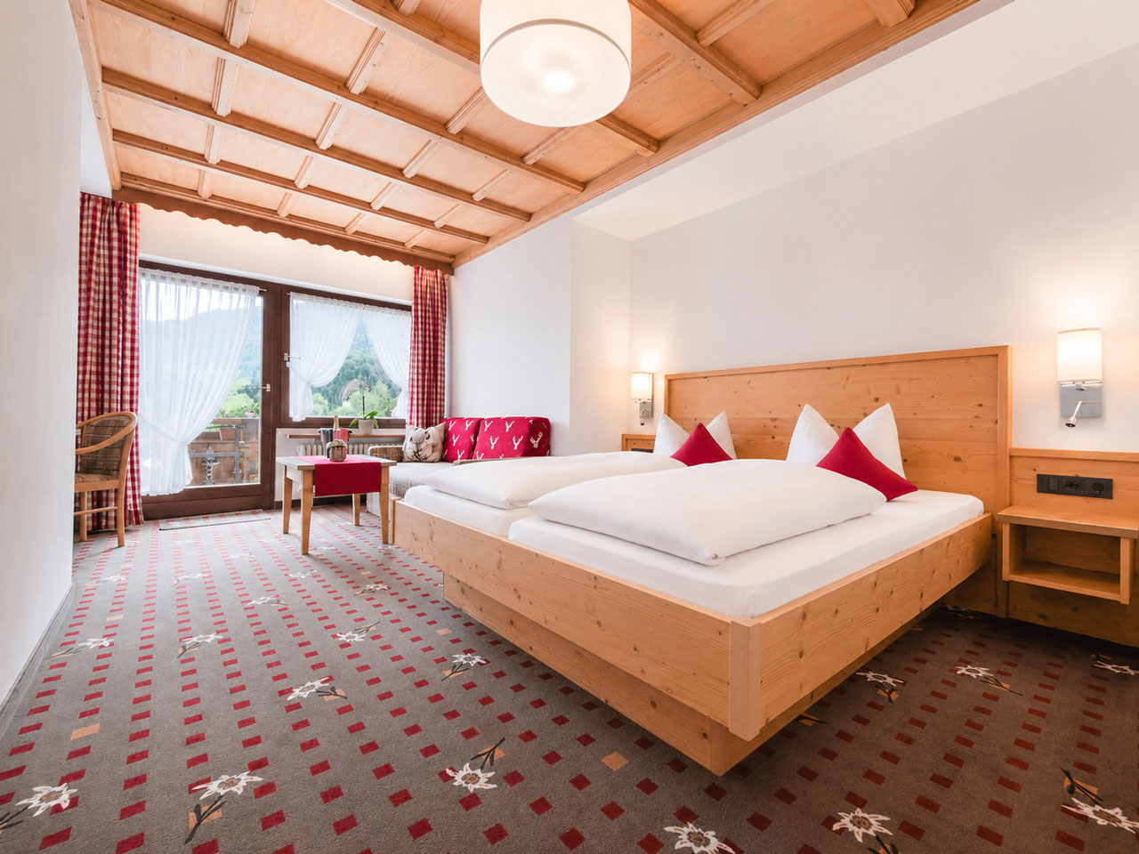 Zweibettzimmer mit Balkon Nr5 im Hotel Steigmühle am Weissensee bei Füssen
