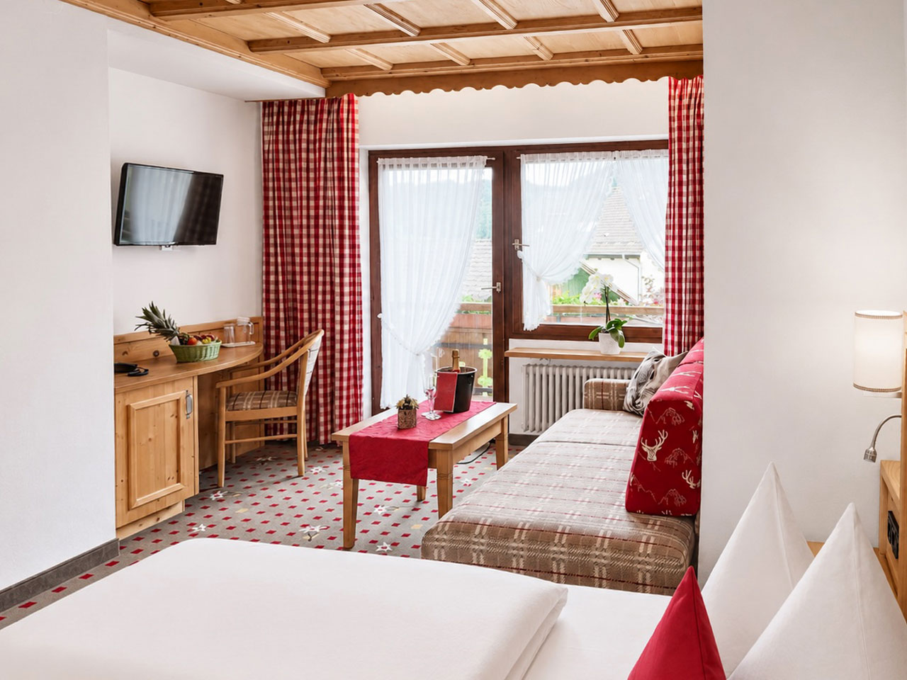 Wohnbereich Zimmer Nr5 im Hotel Steigmühle am Weissensee bei Füssen